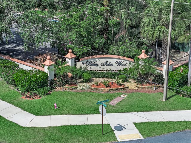 9543 Crescent View Drive N, Boynton Beach, FL 33437