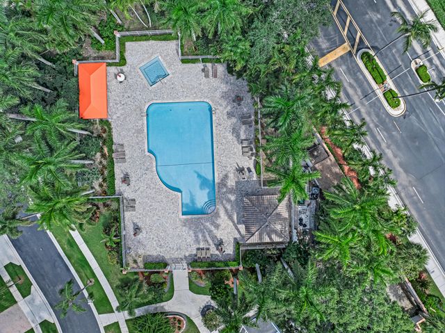 9543 Crescent View Drive N, Boynton Beach, FL 33437