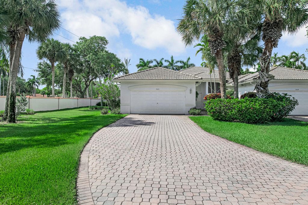 9543 Crescent View Drive N, Boynton Beach, FL 33437