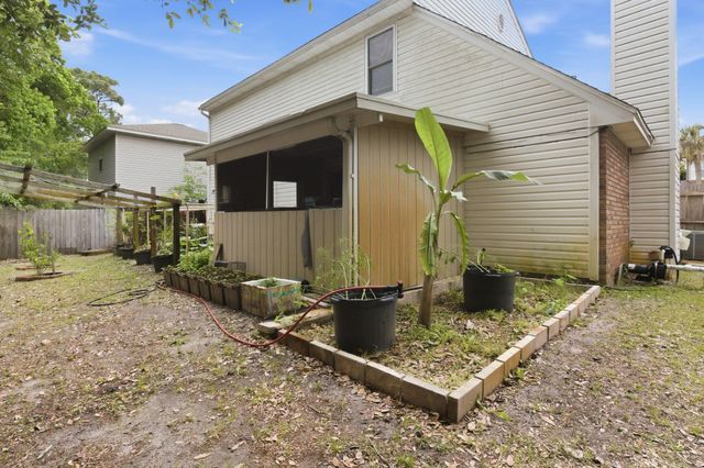 492 Spring Brook Lane, Mary Esther, FL 32569