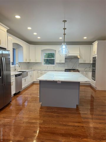 15 Sunlight Hill, Yonkers, NY 10704