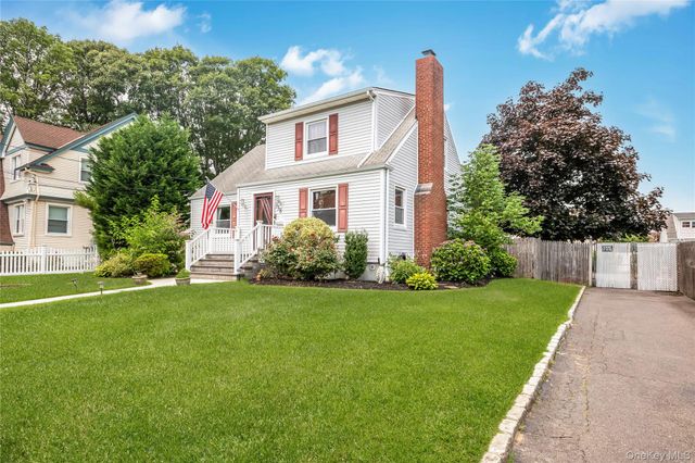 338 Southside Avenue, Freeport, NY 11520