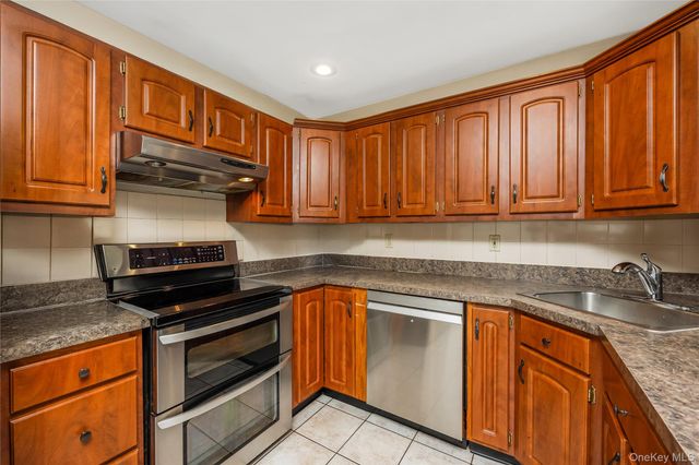 338 Southside Avenue, Freeport, NY 11520