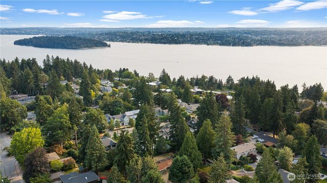 2965 74th Avenue SE, Mercer Island, WA 98040