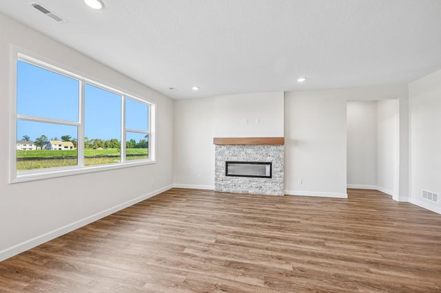 1423 Victory Lane NE, Isanti, MN 55040