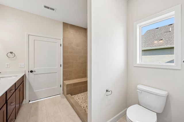 1423 Victory Lane NE, Isanti, MN 55040