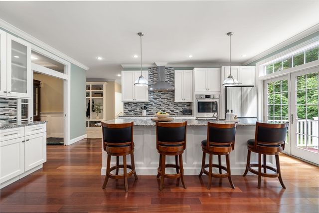 24 Wayside Inn Rd, Framingham, MA 01701
