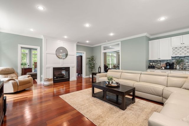 24 Wayside Inn Rd, Framingham, MA 01701