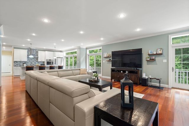 24 Wayside Inn Rd, Framingham, MA 01701