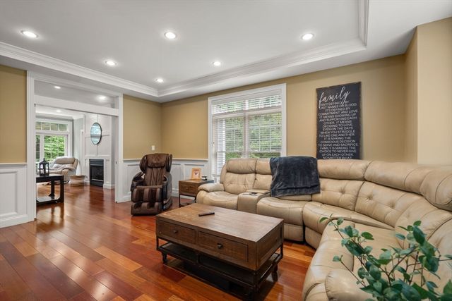 24 Wayside Inn Rd, Framingham, MA 01701