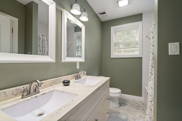 24 Wayside Inn Rd, Framingham, MA 01701