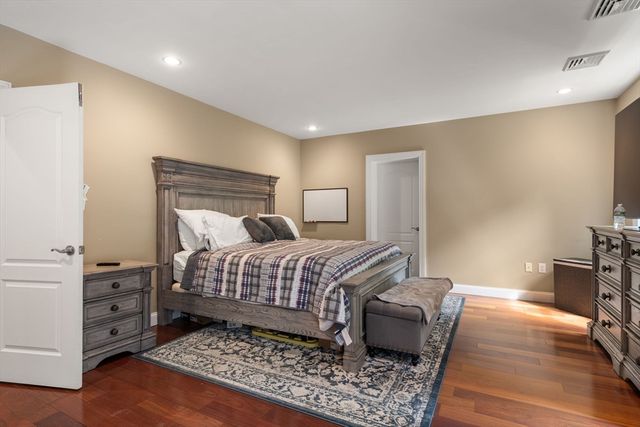 24 Wayside Inn Rd, Framingham, MA 01701