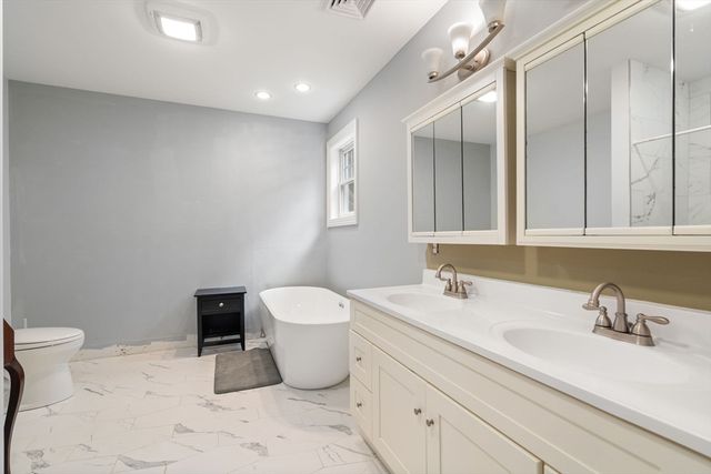 24 Wayside Inn Rd, Framingham, MA 01701