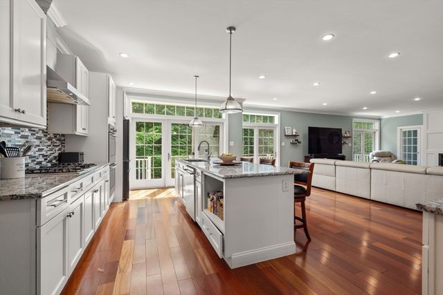 24 Wayside Inn Rd, Framingham, MA 01701