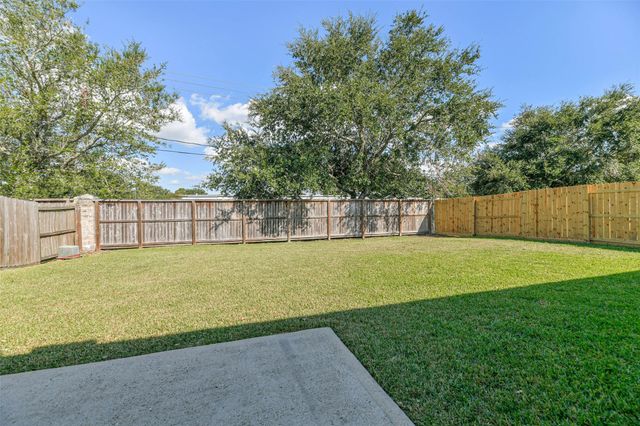 5329 Morgan Oak Drive, Alvin, TX 77511