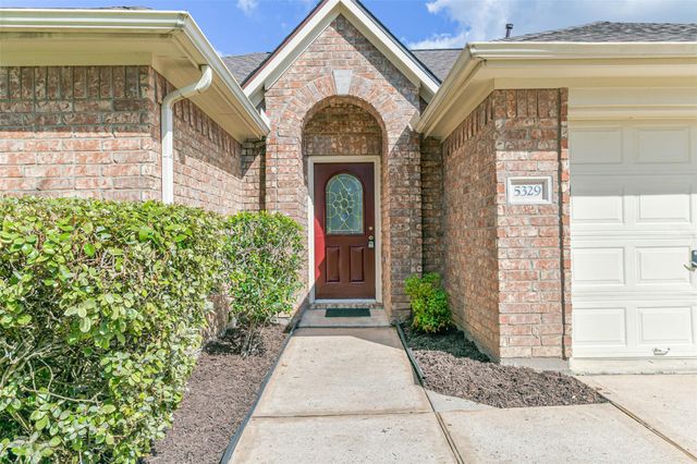 5329 Morgan Oak Drive, Alvin, TX 77511