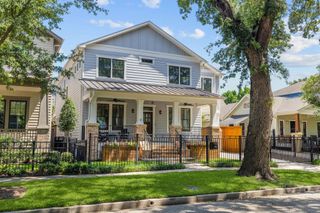 1031 E 7th 1/2 Street, Houston, TX 77009
