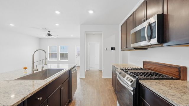 2924 PANTHER SPG, New Braunfels, TX 78130