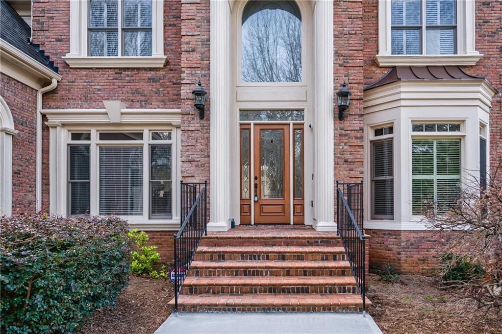 Image 2 of property listing at 2760 Sugarloaf Club Drive, Duluth, GA 30097