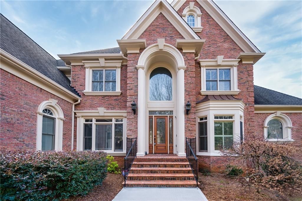 Image 3 of property listing at 2760 Sugarloaf Club Drive, Duluth, GA 30097