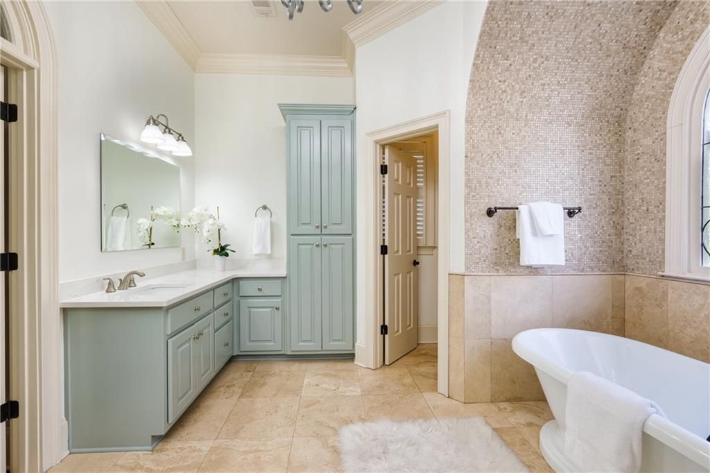 Image 32 of property listing at 2760 Sugarloaf Club Drive, Duluth, GA 30097