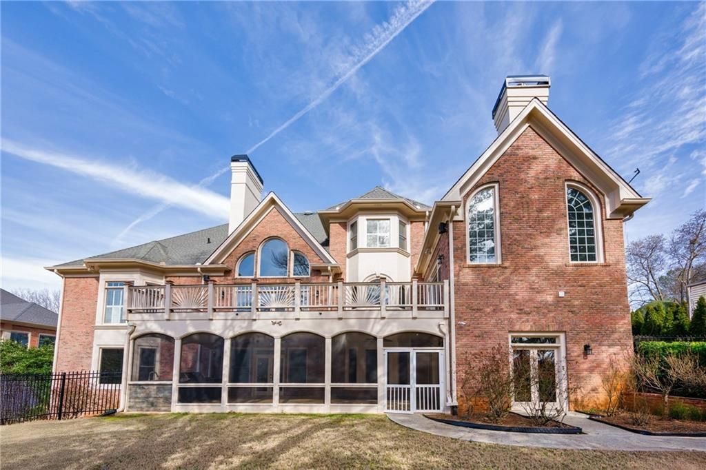 Image 6 of property listing at 2760 Sugarloaf Club Drive, Duluth, GA 30097