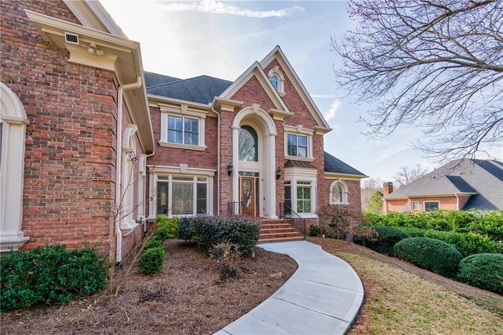 Image 8 of property listing at 2760 Sugarloaf Club Drive, Duluth, GA 30097