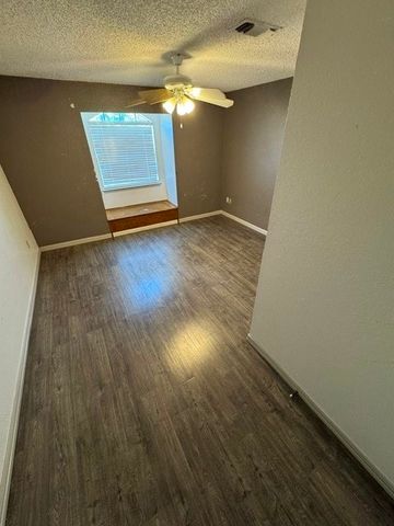 1432 Palmnold Circle W, Fort Worth, TX 76120