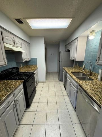 1432 Palmnold Circle W, Fort Worth, TX 76120