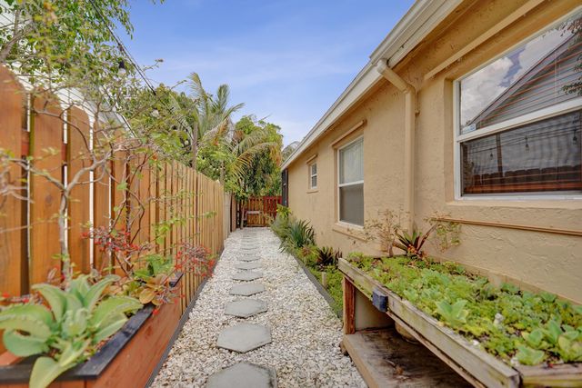 6817 Barnwell Drive, Boynton Beach, FL 33437