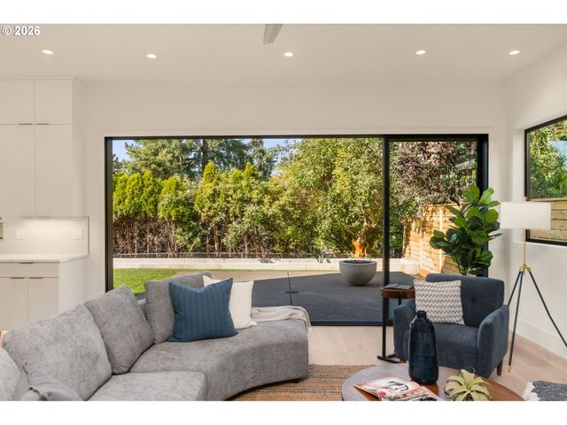 1225 SPRUCE St, Lake Oswego, OR 97034