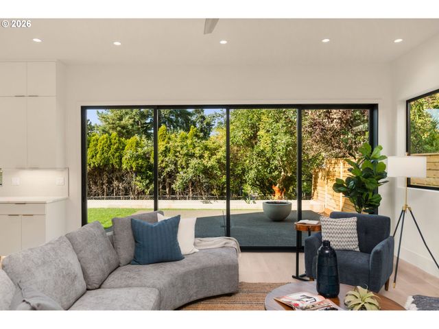 1225 SPRUCE St, Lake Oswego, OR 97034