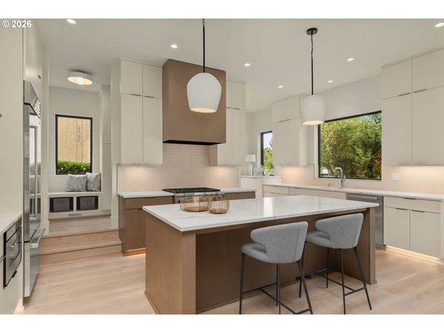 1225 SPRUCE St, Lake Oswego, OR 97034