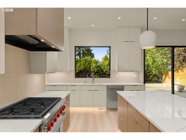 1225 SPRUCE St, Lake Oswego, OR 97034