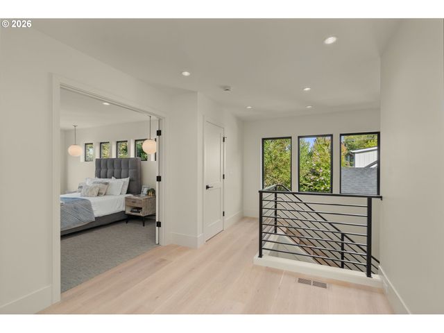 1225 SPRUCE St, Lake Oswego, OR 97034