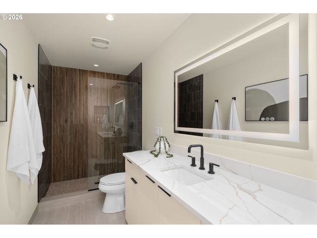 1225 SPRUCE St, Lake Oswego, OR 97034