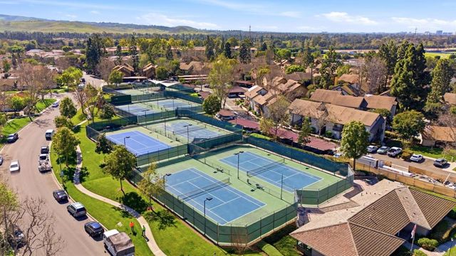 182 Tangelo 418, Irvine, CA 92618