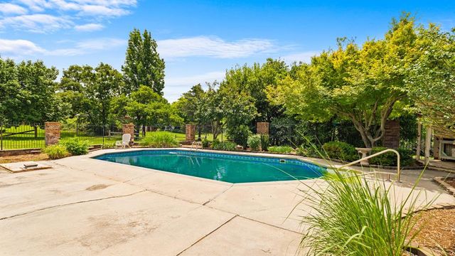 10500 Shady Glade Lane, Oklahoma City, OK 73151
