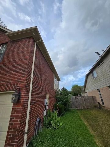 4203 Shadow Haven Drive, Fresno, TX 77545