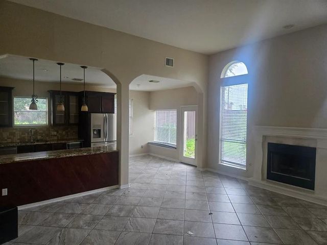 4203 Shadow Haven Drive, Fresno, TX 77545