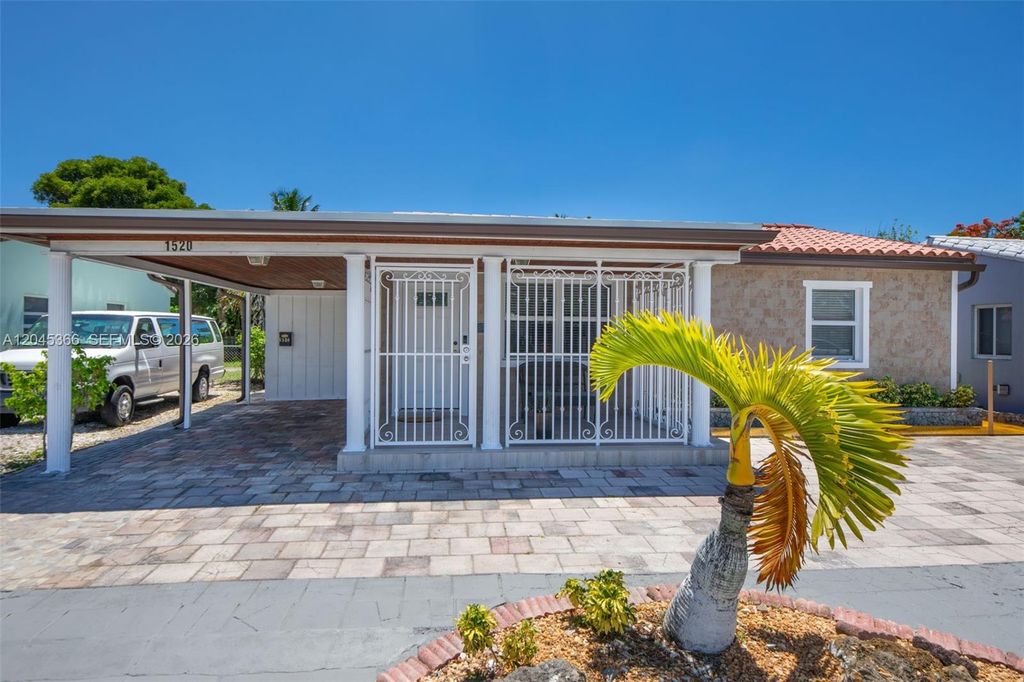 1520 N Andrews Avenue, Fort Lauderdale, FL 33311
