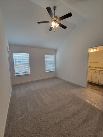 555 Cresswell Drive, Fayetteville, AR 72704