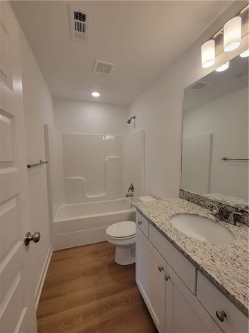 555 Cresswell Drive, Fayetteville, AR 72704