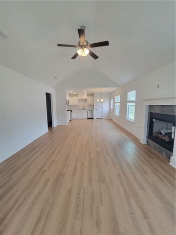 555 Cresswell Drive, Fayetteville, AR 72704