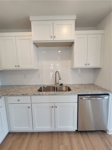 555 Cresswell Drive, Fayetteville, AR 72704