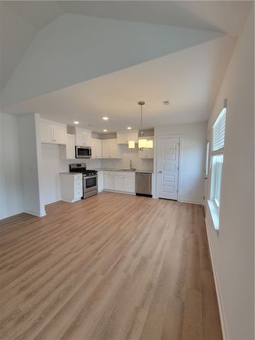 555 Cresswell Drive, Fayetteville, AR 72704