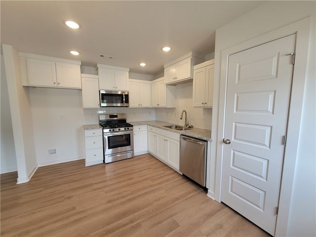 555 Cresswell Drive, Fayetteville, AR 72704