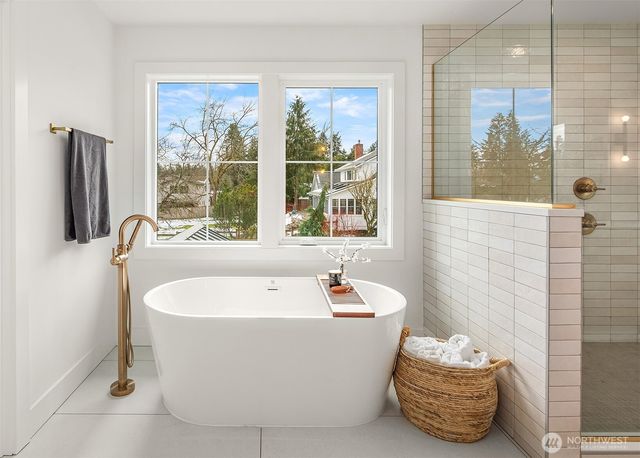 13693 NE 101st Street, Kirkland, WA 98033