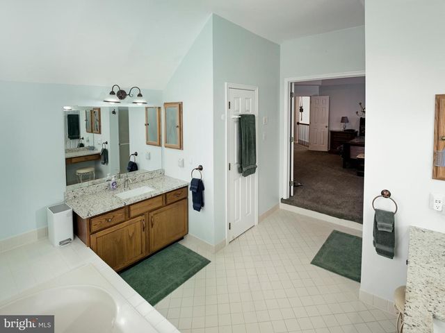 56 REDCEDAR CIR, Collegeville, PA 19426