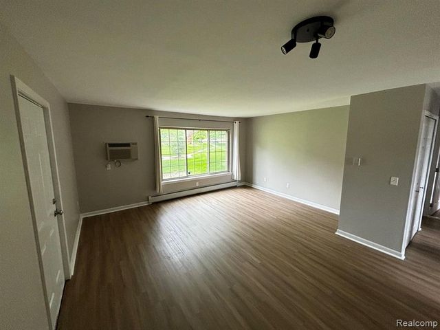 454 Romeo Road 215, Rochester, MI 48307